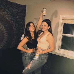 Meet your Posher, Chloe